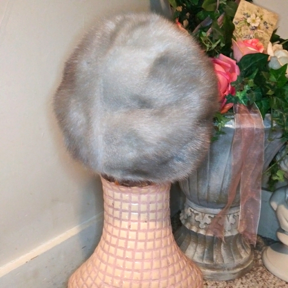Vintage 50-60's, Silver/Gray Mink Jackie O Style Pill Box Hat, Designed By Nikki - Picture 5 of 13